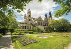 Ansicht von Basilika St. Kastor vom Blumenhof