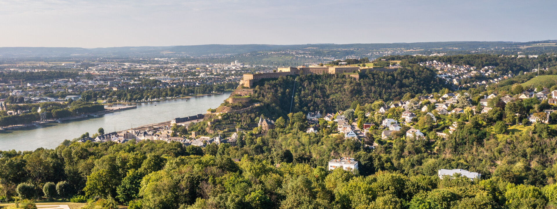 Luftaufnahme von dem Koblenzer Stadtteil Ehrenbreitstein mit der Festung, dem deutschen Eck und dem Zusammenfluss von Rhein und Mosel  ©Dominik Ketz | Rheinland-Pfalz Tourismus GmbH