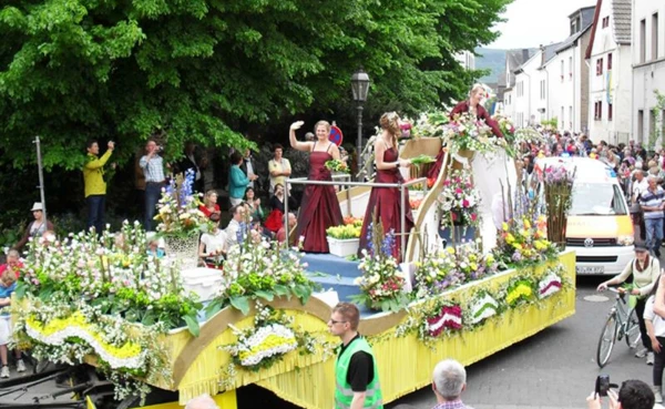 Blüten- und Weinfest in Koblenz-Güls