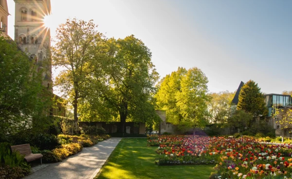 blumenhof_koblenz_c_bruchhof.webp © Johannes Bruchhof, Koblenz-Touristik GmbH Blumenhof Basilika St. Kastor Koblenz © Johannes Bruchhof, Koblenz-Touristik GmbH