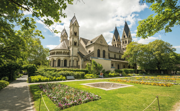 Ansicht der Basilika St. Kastor aus Richtung Blumenhof ©Koblenz-Touristik GmbH, Dominik Ketz