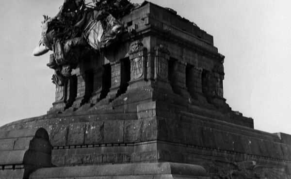 Zerstörtes Kaiser-Wilhelm-Denkmal © Koblenz-Touristik GmbH