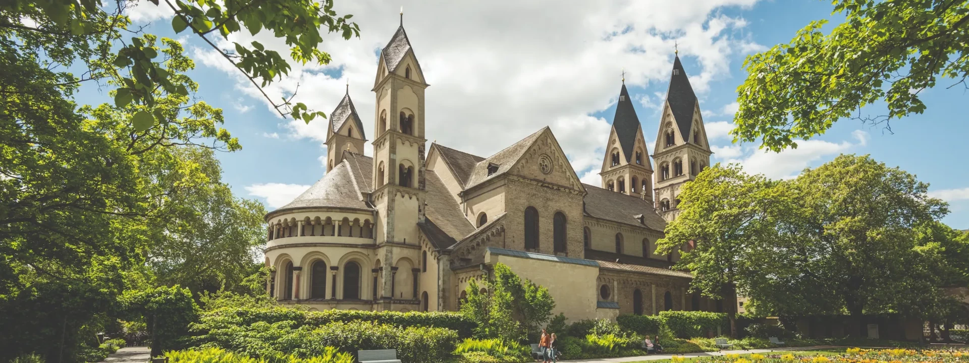 Ansicht von Basilika St. Kastor vom Blumenhof © Koblenz-Touristik GmbH, Dominik Ketz Ansicht von Basilika St. Kastor vom Blumenhof © Koblenz-Touristik GmbH, Dominik Ketz