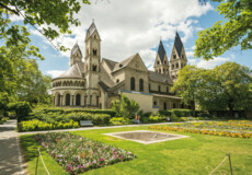 Ansicht der Basilika St. Kastor aus Richtung Blumenhof © Koblenz-Touristik GmbH, Dominik Ketz