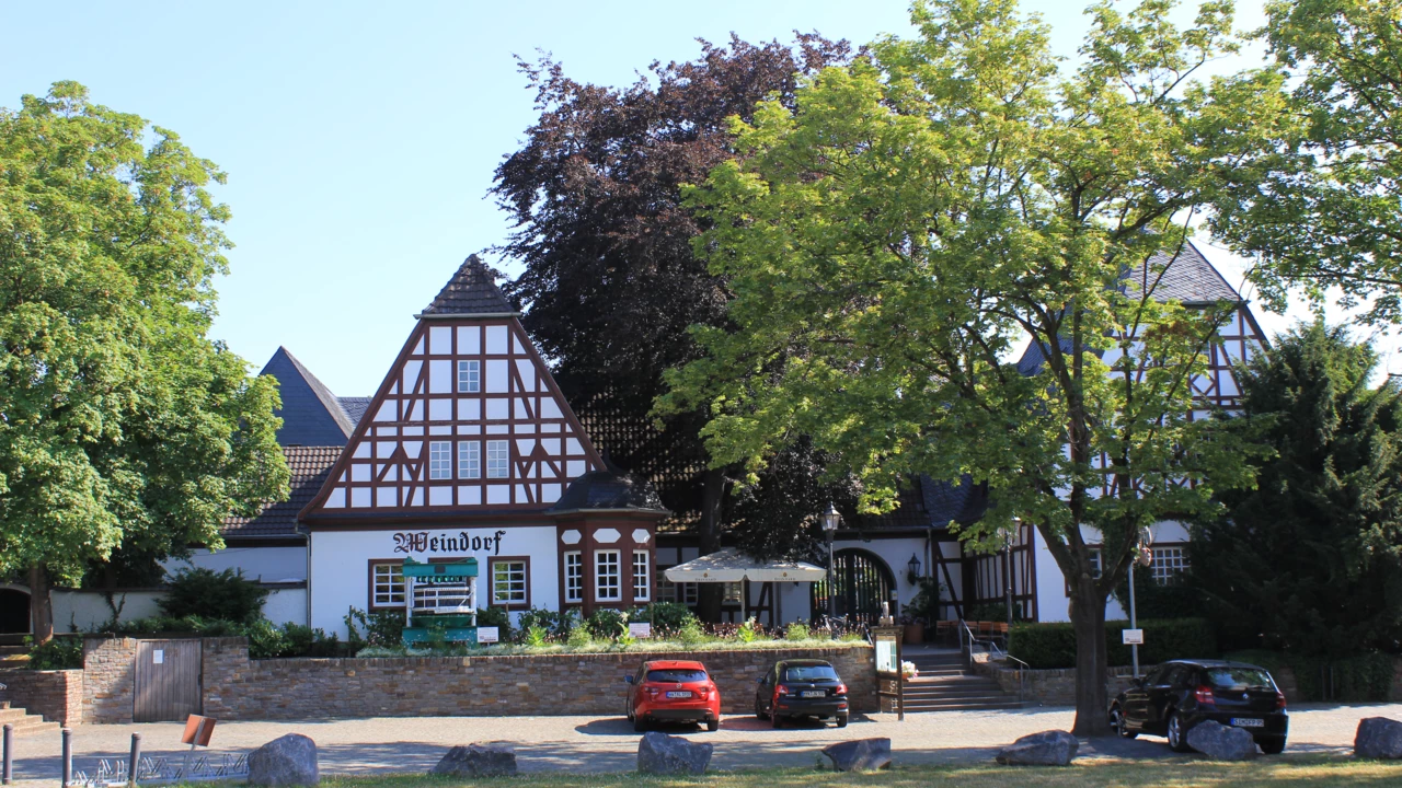 Das Weindorf in Koblenz gesehen vom Parkplatz