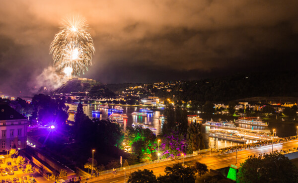 Schiffskonvoi auf dem Rhein während Feuerwerkshow über Festung Ehrenbreitstein ©Koblenz-Touristik GmbH, Henry Tornow