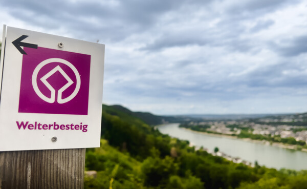 Welterbesteig mit Ausblick auf das Obere Mittelrheintal © Ryne und Denise Cook