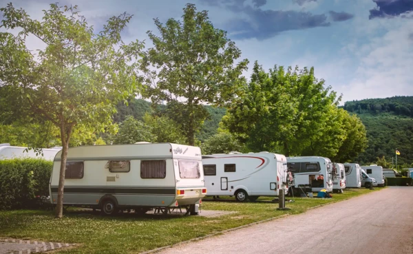 Campingplatz Güls_(c)-Campingplatz_Guelser_Moselbogen.webp © Campingplatz Gülser Moselbogen Campingplatz Gülser Moselbogen © Campingplatz Gülser Moselbogen
