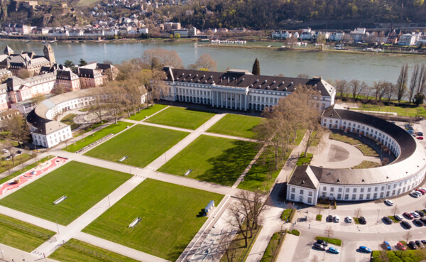 Luftaufnahme des Kurfürstlichen Schlosses in Koblenz in Herbst mit dem Rhein im Hintergrund ©Koblenz-Touristik GmbH, Christian Görtz