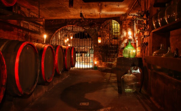 Weinfässer in einem Weinkeller ©Koblenz-Touristik GmbH, Johannes Bruchhof