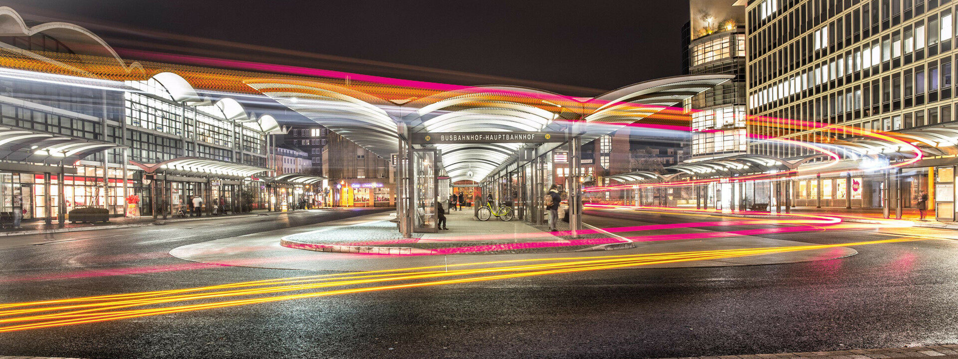 Hauptbahnhof Koblenz bei Nacht ©