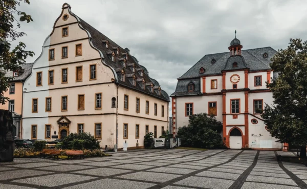 Bürresheimer Hof and Altes Kauf- und Danzhaus at Florinsmarkt in Koblenz © Radosav Pavićević, Koblenz-Touristik GmbH Bürresheimer Hof and Altes Kauf- und Danzhaus at Florinsmarkt in Koblenz © Radosav Pavićević, Koblenz-Touristik GmbH