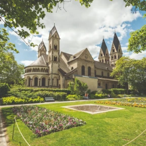 Ansicht der Basilika St. Kastor aus Richtung Blumenhof © Koblenz-Touristik GmbH, Dominik Ketz