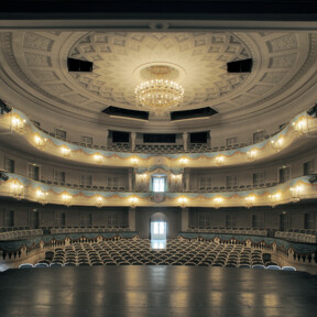 Bühne und Zuschauerbereich des Theaters Koblenz ©Matthias Baus für das Theater Koblenz