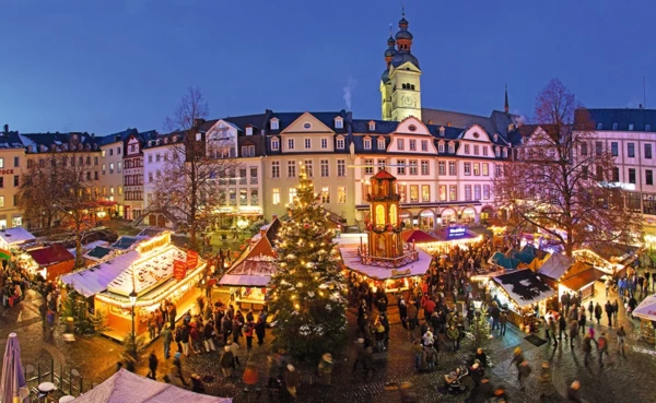 Kerstmarkt Koblenz op het plein "am Plan" ©Koblenz-Touristik GmbH, Henry Tornow
