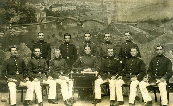 Soldaten IR 28 vor Koblenz-Panorama  © Koblenz-Touristik GmbH, Manfred Böckling 