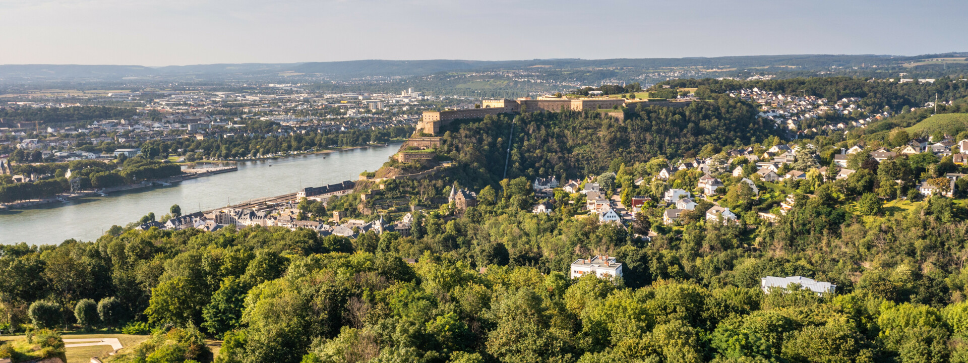 Luftaufnahme von dem Koblenzer Stadtteil Ehrenbreitstein mit der Festung, dem deutschen Eck und dem Zusammenfluss von Rhein und Mosel  ©Dominik Ketz | Rheinland-Pfalz Tourismus GmbH