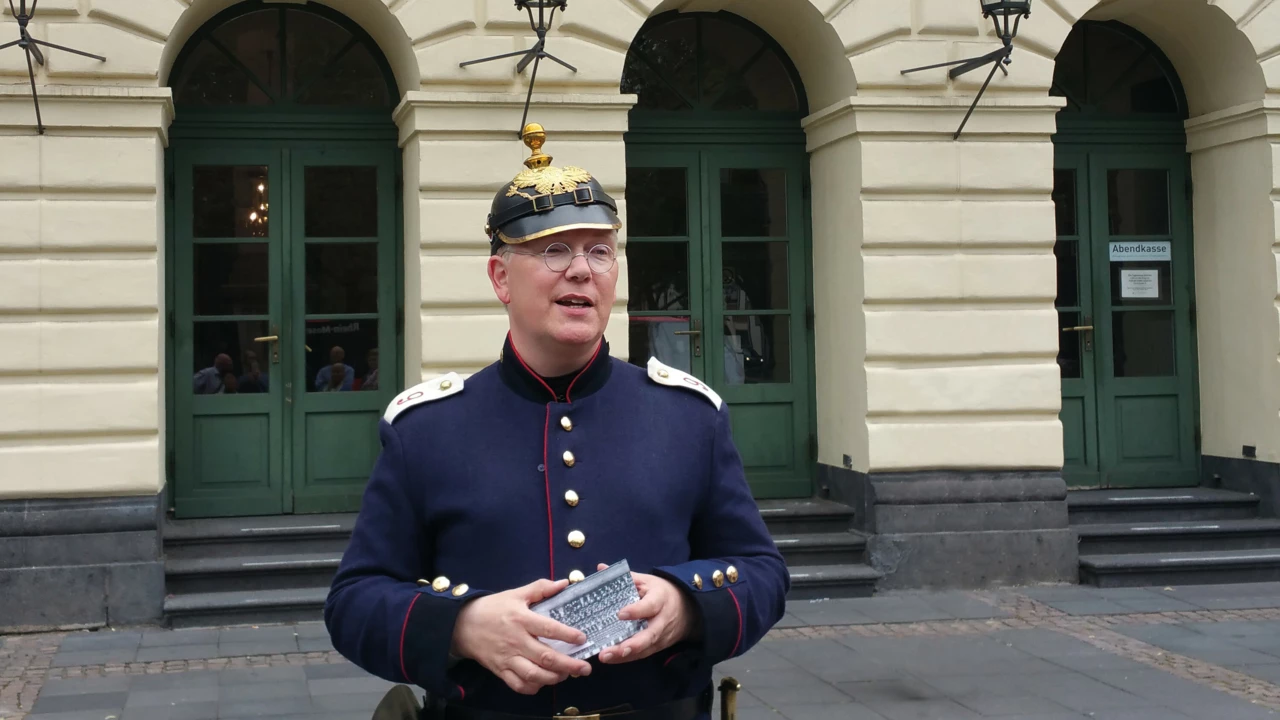 Stadtführer im Kostüm