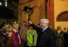 Manfred Gniffke bringt Führungsgruppe zum Lachen ©Koblenz-Touristik GmbH, Thomas Frey