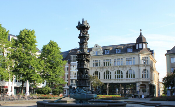 Der Görresplatz mit Historiensäule  © 