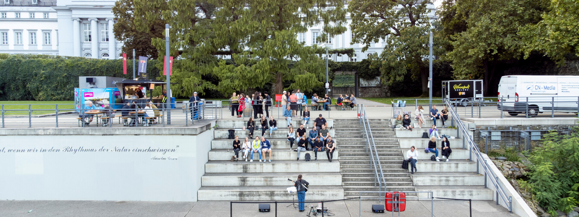 Ufer-Bar mit Auftritt einer Musikerin  ©Jannis Knaden