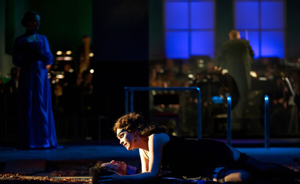 Vorstellung vom Theaterstück Salome mit Charakteren in der Szene ©Matthias Baus für das Theater Koblenz