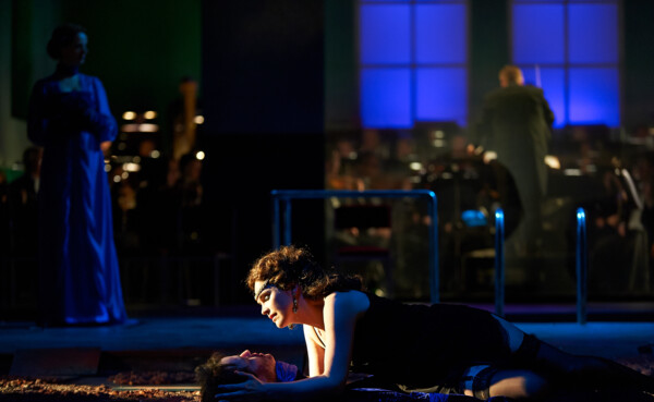 Vorstellung vom Theaterstück Salome mit Charakteren in der Szene © Matthias Baus für das Theater Koblenz