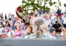 Musiker an der Ufer-Bar auf den Schlossstufen am Rhein in Koblenz w&auml;hrend der Veranstaltung &bdquo;Kulturstufen&ldquo; &copy; Koblenz-Touristik GmbH, Kai Myller