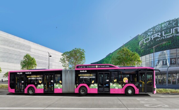 koveb Bus am Zentralplatz vor Forum Confluentes und Forum Mittelrhein ©Gauls
