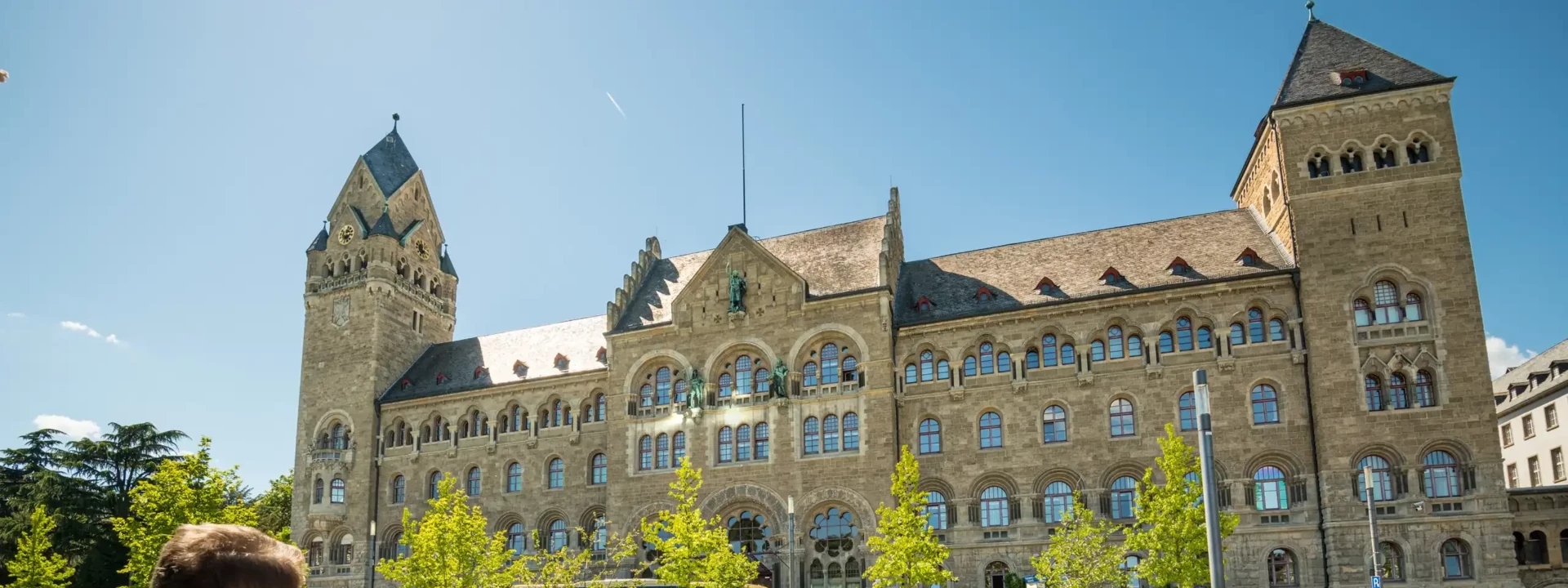 Führungsgruppe Preußisches Regierungsgebäude Koblenz © Koblenz-Touristik GmbH, Dominik Ketz Führungsgruppe vor dem Preußischen Regierungsgebäude in Koblenz © Koblenz-Touristik GmbH, Dominik Ketz
