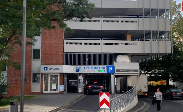 Einfahrt in das Parkhaus Altlöhrtor