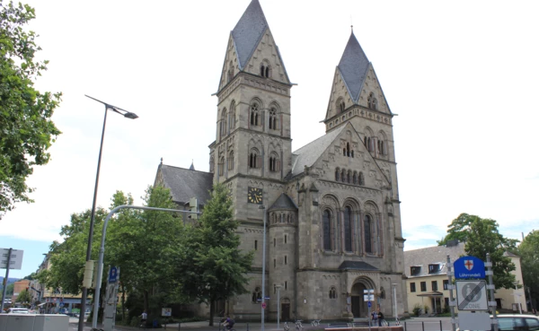 Frontansicht der Herz-Jesu-Kirche in Koblenz