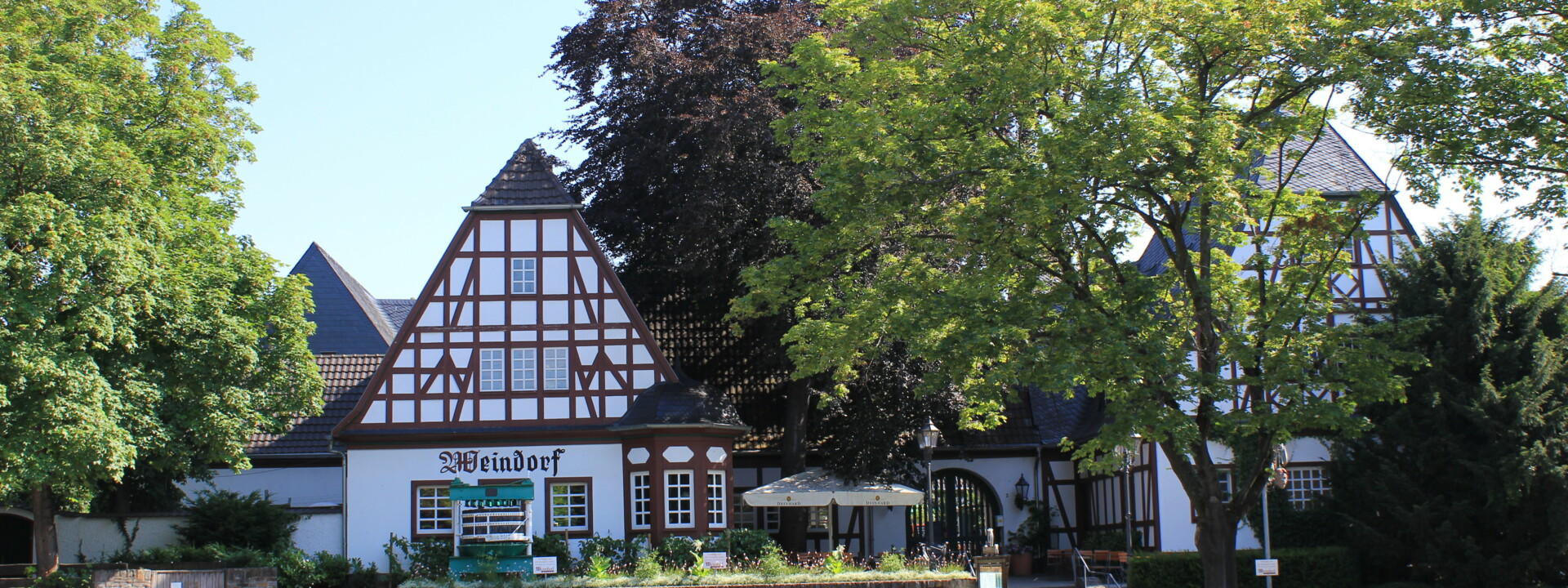 Das Weindorf in Koblenz gesehen vom Parkplatz ©Koblenz-Touristik GmbH Das Weindorf in Koblenz gesehen vom Parkplatz ©Koblenz-Touristik GmbH