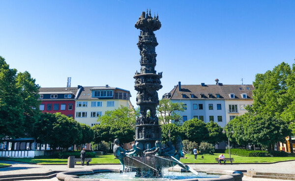 Die Historiensäule am Görresplatz in Koblenz ©Ryne Cook