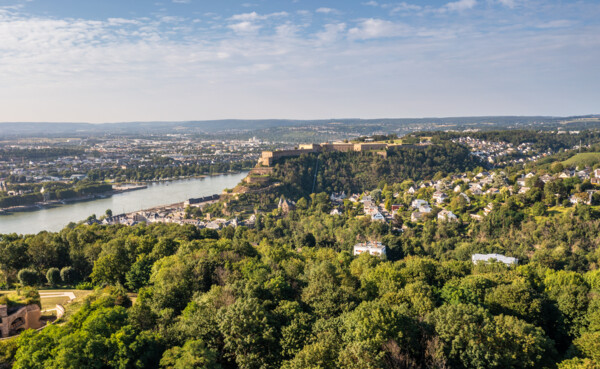 Luftaufnahme von dem Koblenzer Stadtteil Ehrenbreitstein mit der Festung, dem deutschen Eck und dem Zusammenfluss von Rhein und Mosel  ©Dominik Ketz | Rheinland-Pfalz Tourismus GmbH