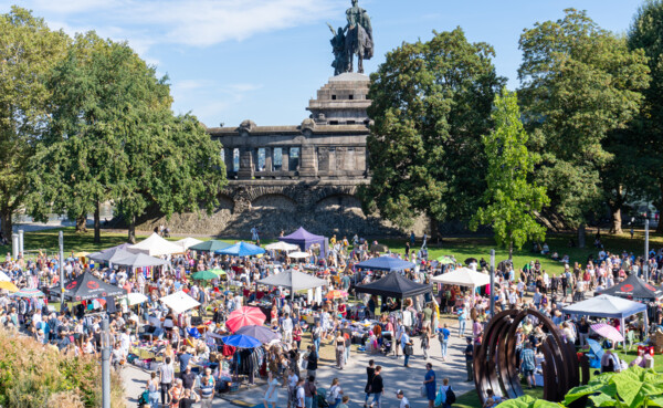 Städtischer Flohmarkt Koblenz hinter dem Deutschen Eck © Koblenz-Touristik, Jannis Knaden