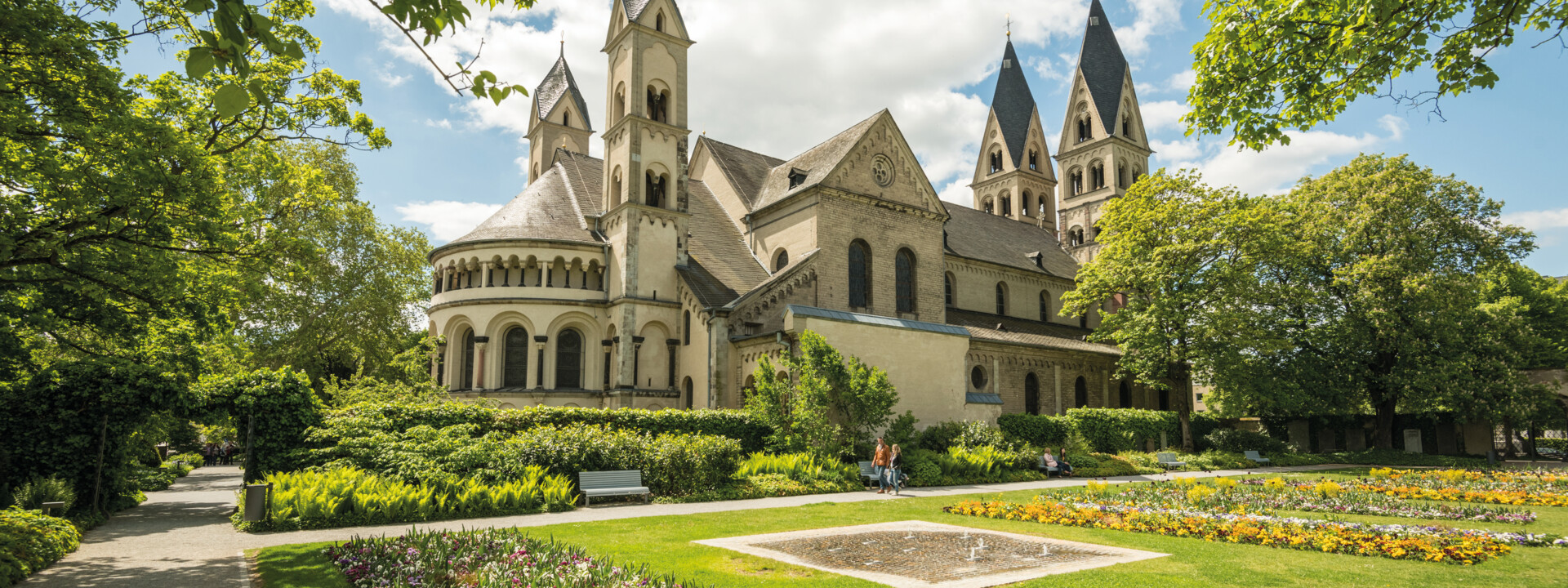 Ansicht der Basilika St. Kastor aus Richtung Blumenhof ©Koblenz-Touristik GmbH, Dominik Ketz