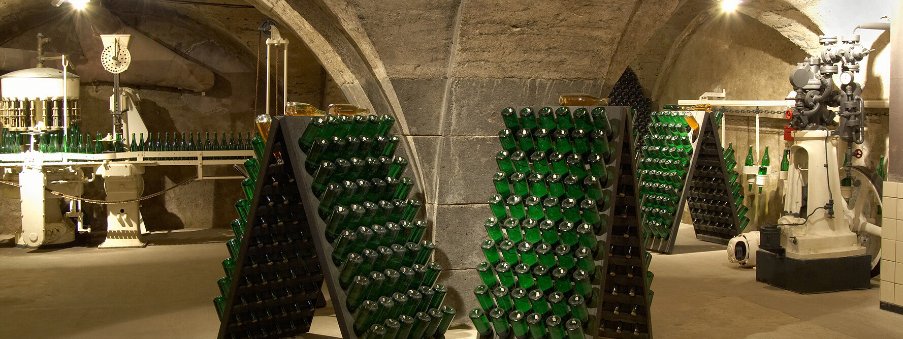 Flaschensammlung im Koblenzer Sektmuseum ©Deinhard KG Flaschensammlung im Koblenzer Sektmuseum ©Deinhard KG