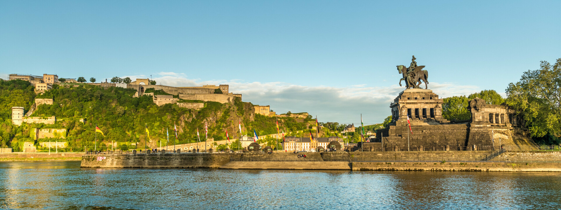 Blick von der Mosel auf das Deutsche Eck und die Festung Ehrenbreitstein, Abendstimmung  ©Koblenz-Touristik, Dominik Ketz