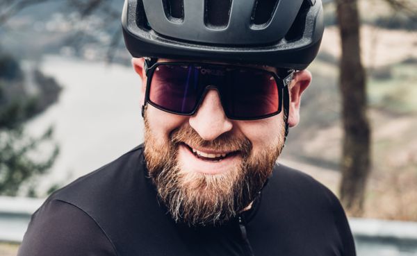 Racing cyclist Dustin Streeck laughs into the camera © Gerold Hinzen