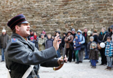 Festungsführung in Festung Ehrenbreitstein wo Führer die Funktionalität preussischer Waffen zeigt ©Koblenz-Touristik GmbH