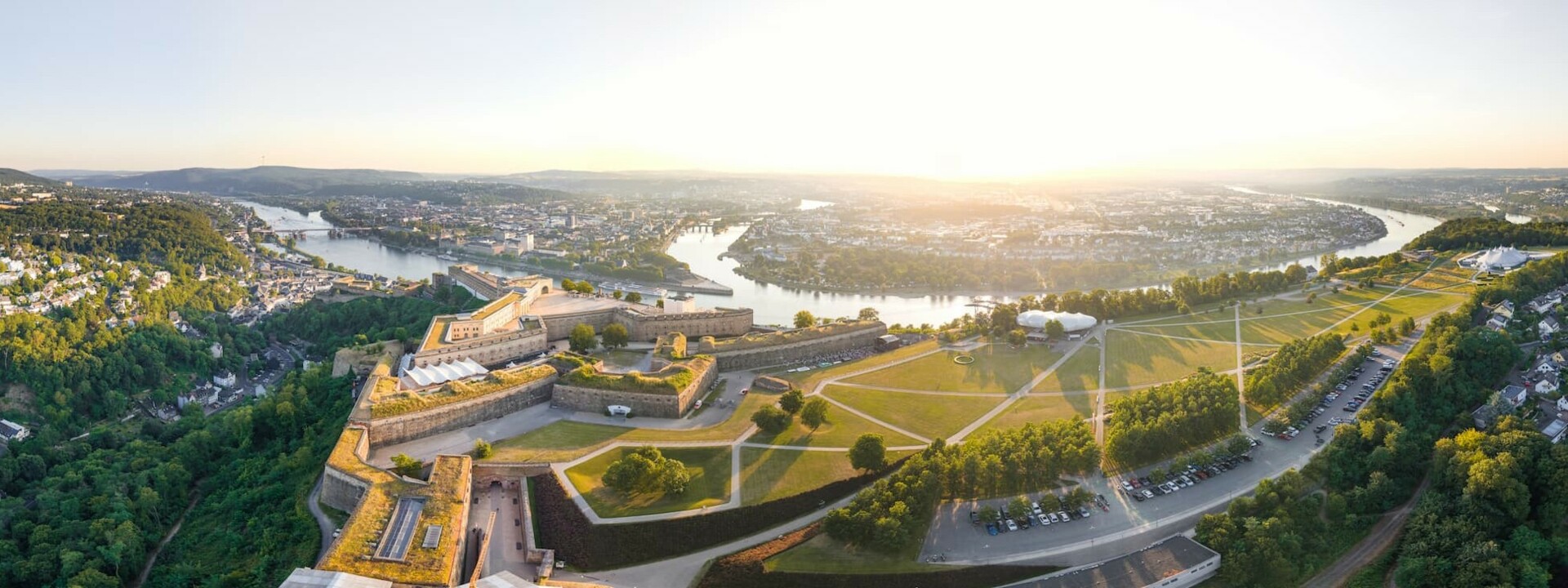 Luftbildaufnahme von Koblenz: Festung Ehrenbreitstein, Rhein & Mosel, Deutsches Eck © GDKE, Joe_from_Ko Luftbildaufnahme Koblenz im Frühling 2026 © GDKE, Joe_from_Ko