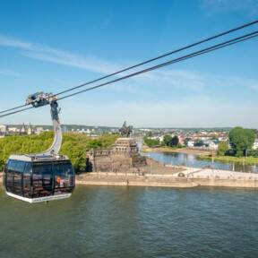 Panoramakabine der Seilbahn Koblenz mit dem Rhein, der Mosel und dem Deutschen Eck im Hintergrund ©Koblenz-Touristik GmbH, Dominik Ketz