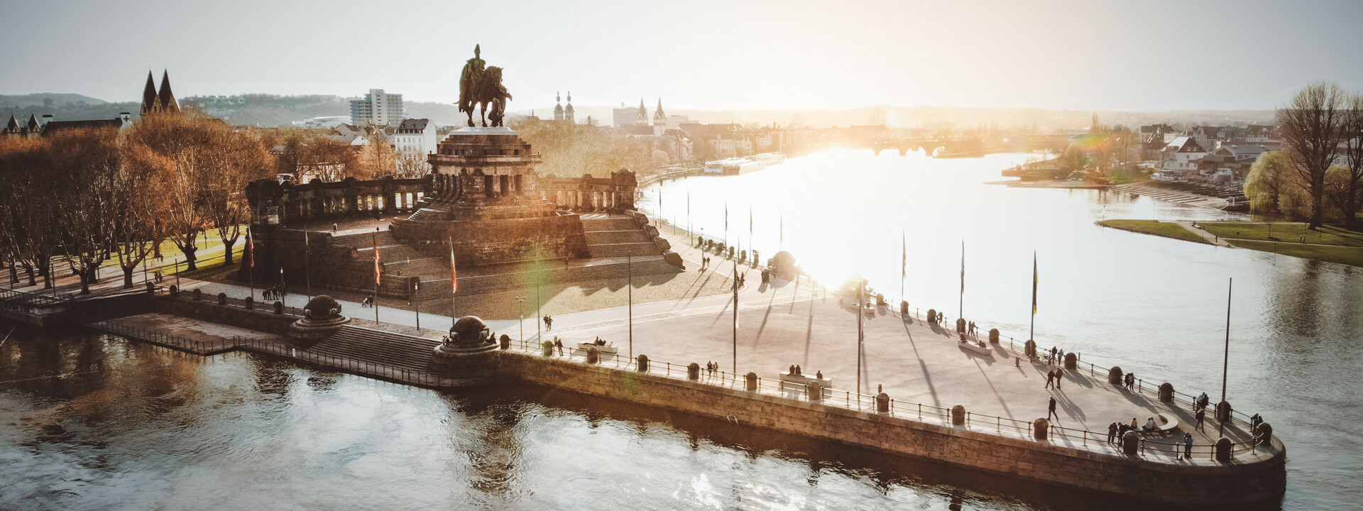 Das Deutsche Eck beim Sonnenuntergang im Herbst ©Koblenz-Touristik GmbH, Christian Görtz