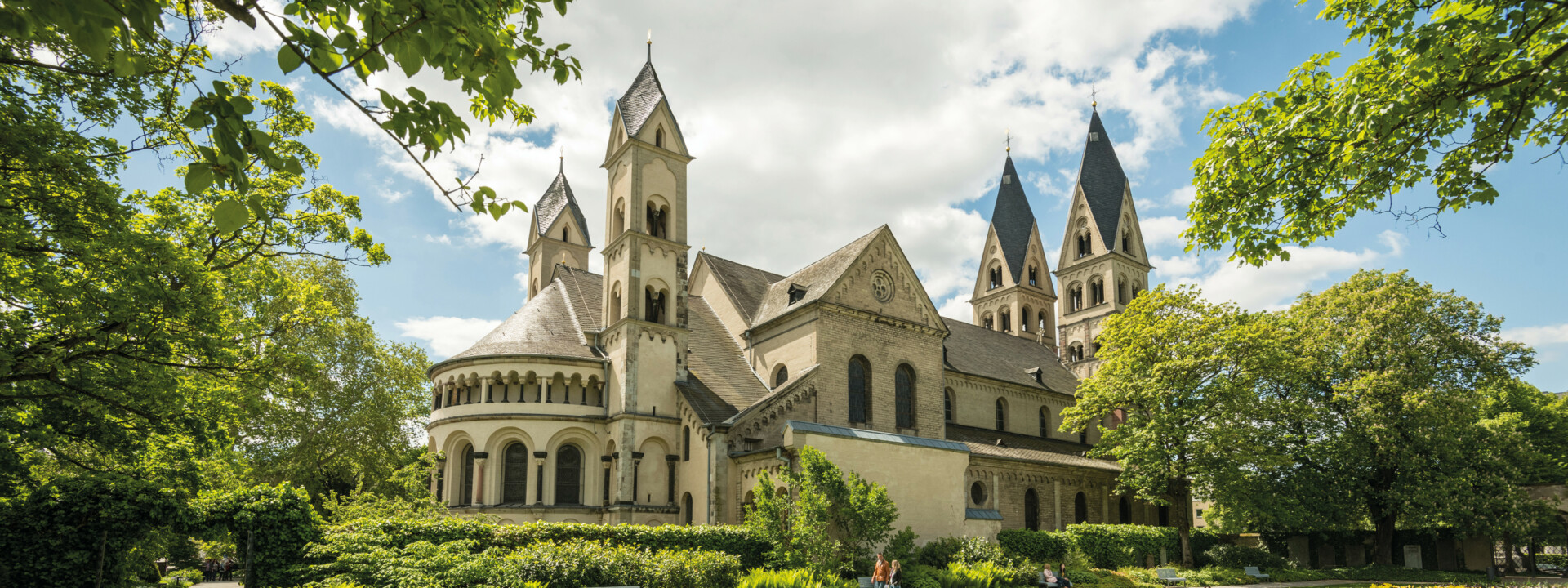 Ansicht von Basilika St. Kastor vom Blumenhof ©Koblenz-Touristik GmbH, Dominik Ketz