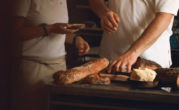 Yvonne und Jens Gassen lachen sich an  &copy; Philip Bruederle 