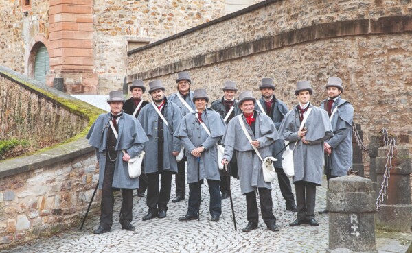 Führung: Akte Humfrey © GDKE, E. Kulbe Verkleidete Männer stehen auf der Festung Ehrenbreitstein © GDKE, E. Kulbe