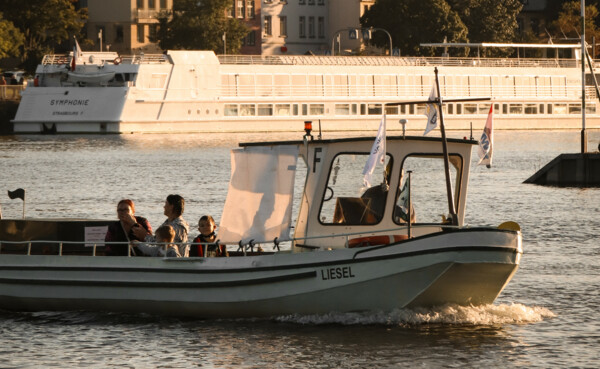 Ferry across the Moselle with the Koblenz Altstadt with Liebfrauenkirche and Florinskirche in the background  © Koblenz-Touristik GmbH, Johannes Bruchhof 