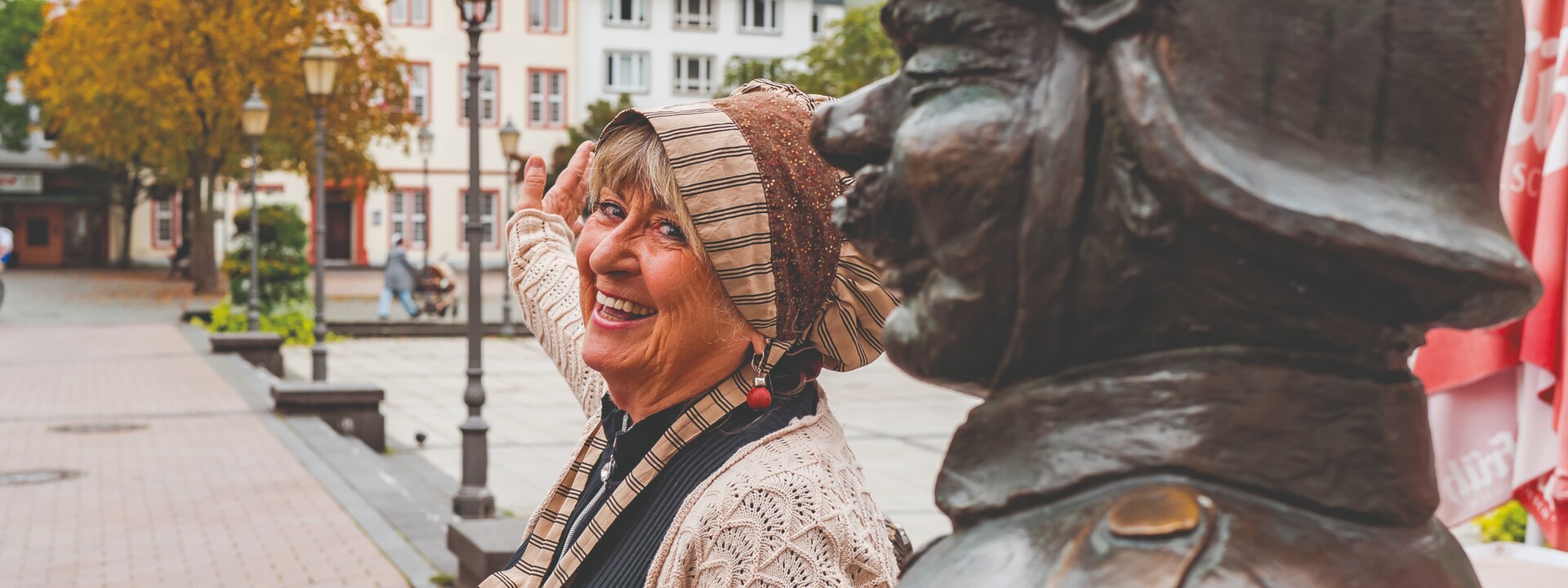 Verkleidete Stadtf&uuml;hrerin lacht in die Kamera &copy; Klaus Breitkreutz