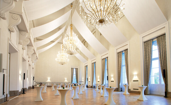 Kaisersaal des Kurfürstlichen Schlosses mit Stehtischen ©Koblenz-Touristik GmbH, Gauls